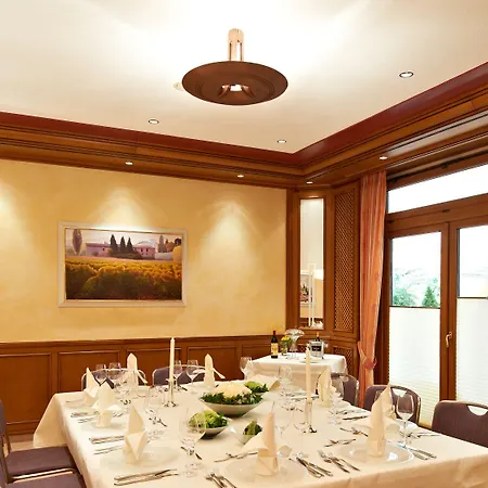 Hirsch Hotel 3*
